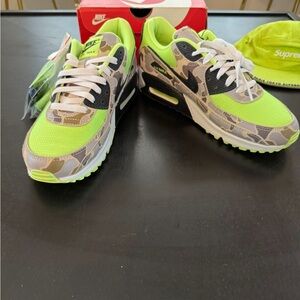 NIB Nike Air Max 90 SP ‘Green Camo’ With Supreme Hat